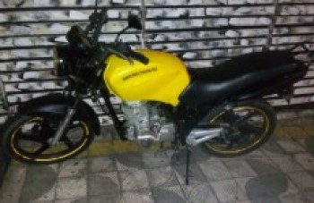 Homem é preso com faca durante assalto