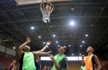 Após recesso, estudantes retomam prática esportiva