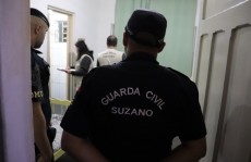 Blitz da prefeitura fecha hotel e comércio no centro