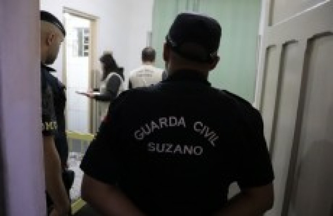 Blitz da prefeitura fecha hotel e comércio no centro