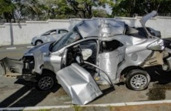 Acidente de carro no centro de Mogi fere dois