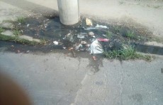 Bueiro corre risco de afundar