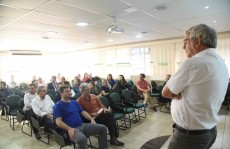 Reunião sobre mudanças na Vila Oliveira recebe sugestões