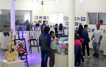 Exposição 'Arte de quem faz arte' segue aberta no museu