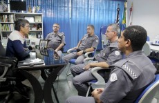 Mamoru se reúne com o comandante do CPA