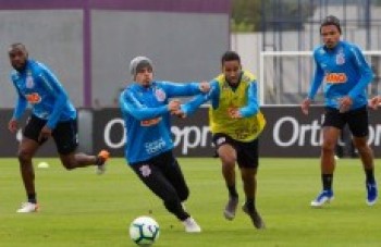Corinthians treina de olho no Flamengo
