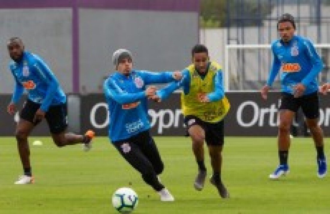 Corinthians treina de olho no Flamengo