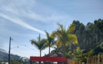 Pontos de ônibus ganham abrigos com energia solar