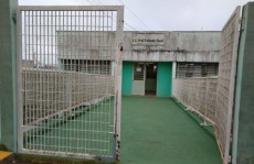 Preso suspeito de vender droga em quadra de escola