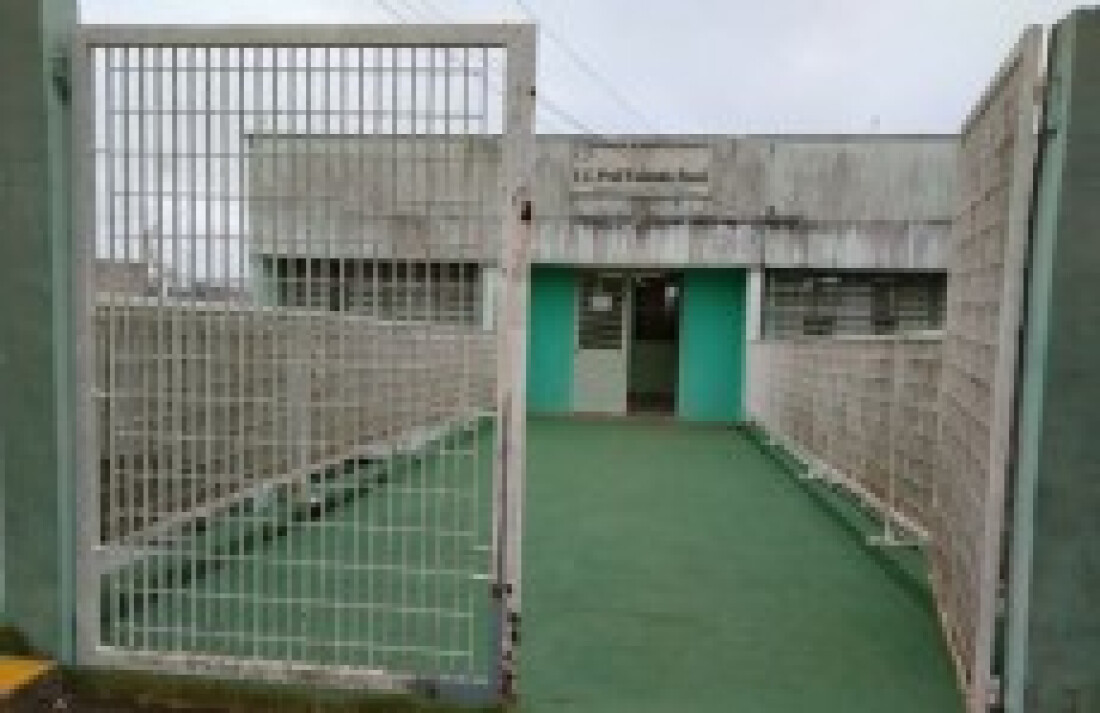 Preso suspeito de vender droga em quadra de escola