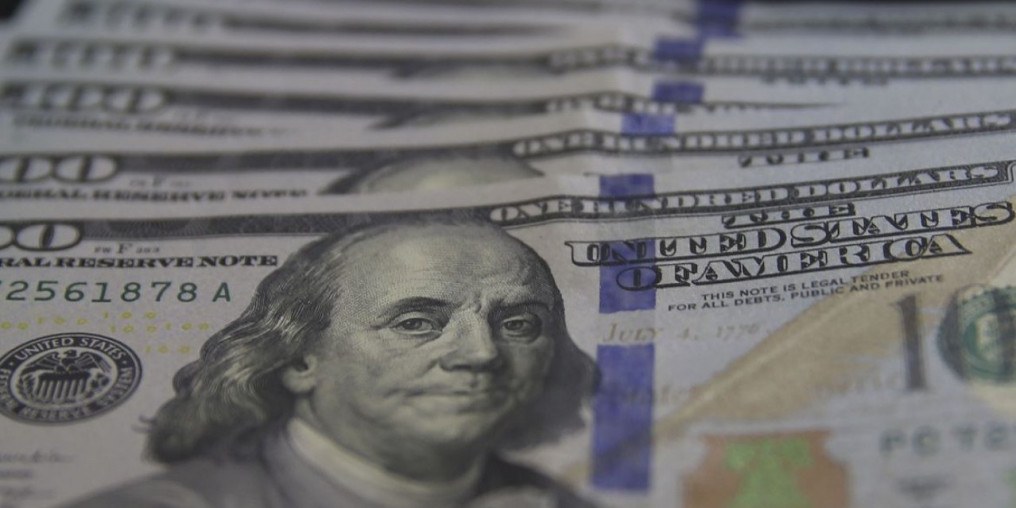 Dólar sobe para R$ 5,11, mas termina semana em queda