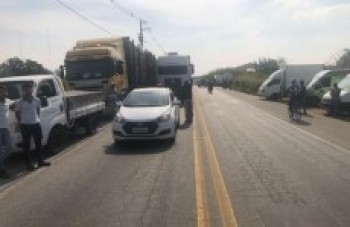 Caminhoneiros mantiveram bloqueios nas estradas