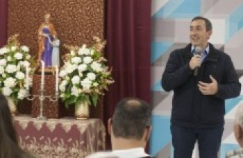 Prefeitura recebe altar em homenagem à padroeira