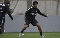 Gil está de volta para dar mais consistência ao Timão