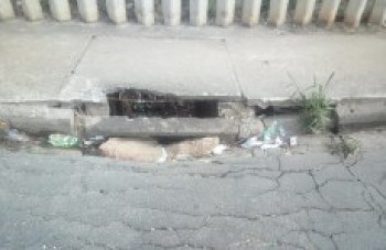 Bueiro segue sem reparos em César de Souza