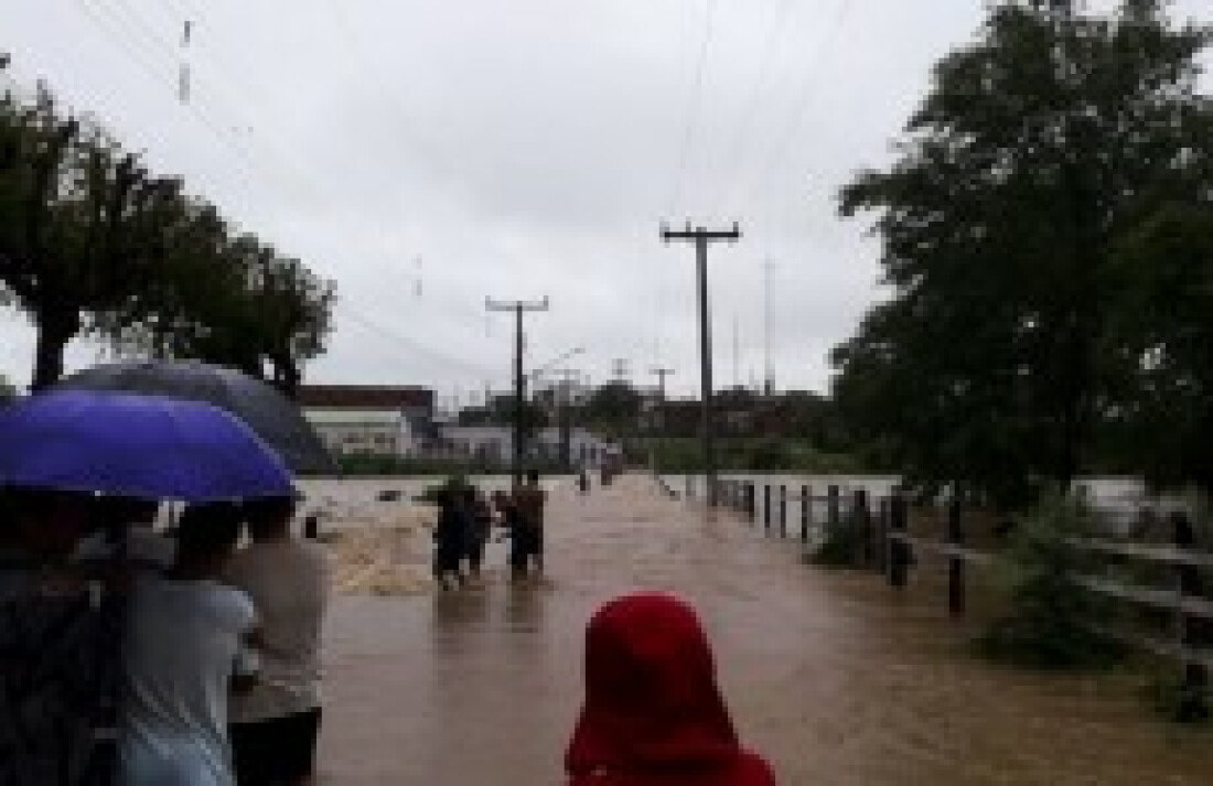 Chuvas causam rompimento parcial de barragem na Bahia