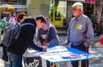 Militantes protestam contra a reforma
