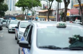 Taxistas recorrem ao MP para barrar facilidades a aplicativos