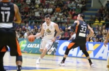 Mog Basquete renova com o pivô Luis Gruber