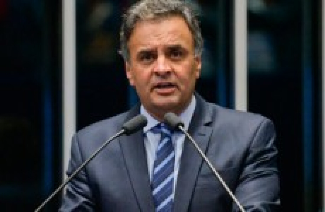 Juiz abre ação contra Aécio por propina