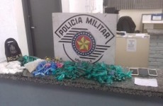 Polícia Militar prende três por comércio de entorpecentes