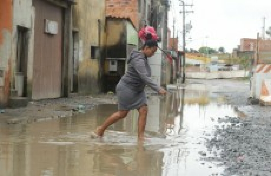 Vila Japão, em Itaquá, acorda com os moradores isolados