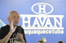 MTST realiza protesto em loja da Havan