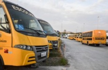 Painéis de ônibus escolares são furtados em garagem