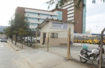 Criminosos voltam a furtar painéis de ônibus em garagem