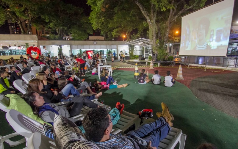 Clube terá telão na estreia do Brasil