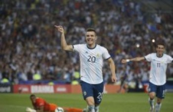 Argentina vence e vai pegar o Brasil