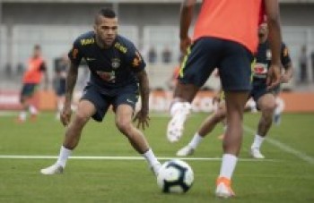 Seleção enfrenta o Paraguai em jogo válido pelas quartas