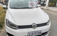 Polícia recupera 2 veículos em Ferraz