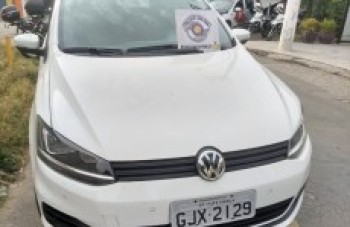 Polícia recupera 2 veículos em Ferraz