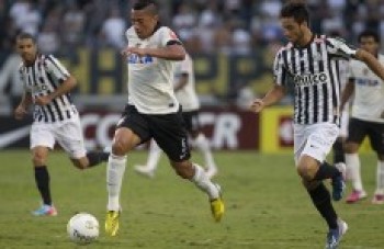 Corinthians renova contrato com volante Ralf até 2020