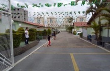 Preparativos têm condomínio decorado