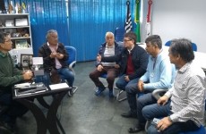 Mamoru pede rede de água