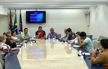Reunião discute problema com responsáveis pelo assunto