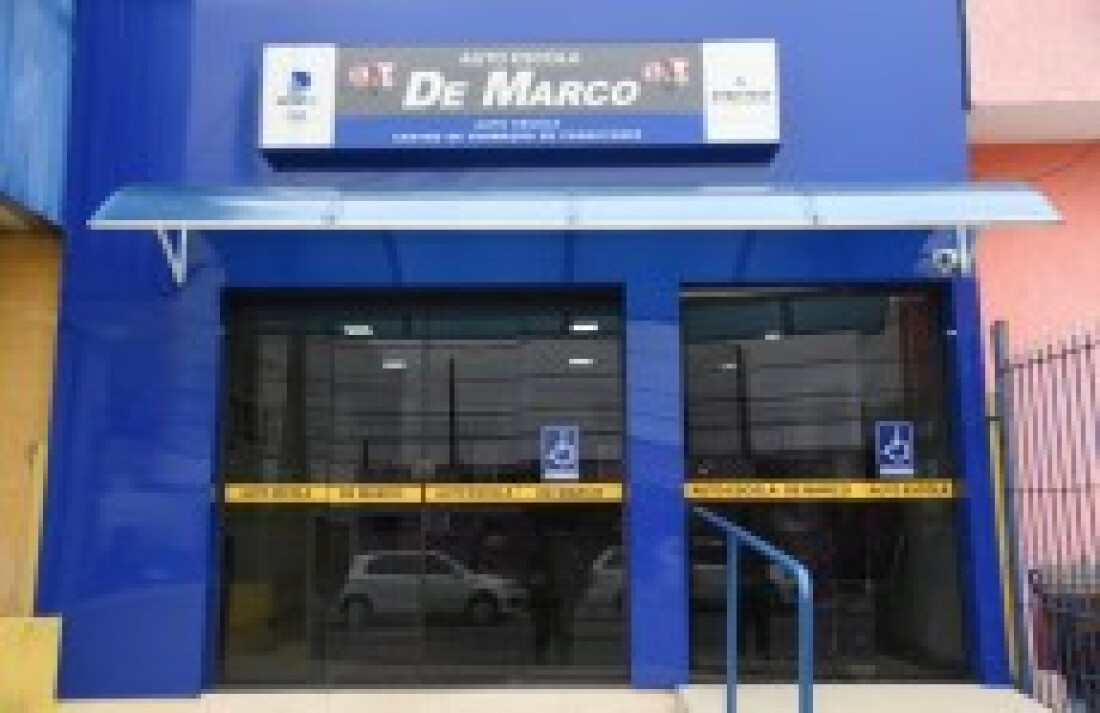 Autoescola De Marco celebra aniversário com promoções