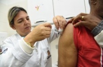 Governo prorroga período para vacinação contra gripe