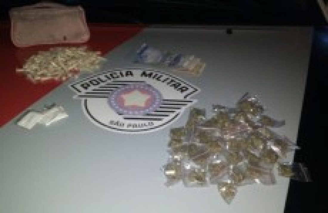 Polícia Militar prende 3 por tráfico de drogas