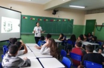 Estudantes participam de dinâmica sobre resíduos