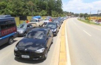 Mogi-Bertioga receberá mais de 50 mil veículos no feriado