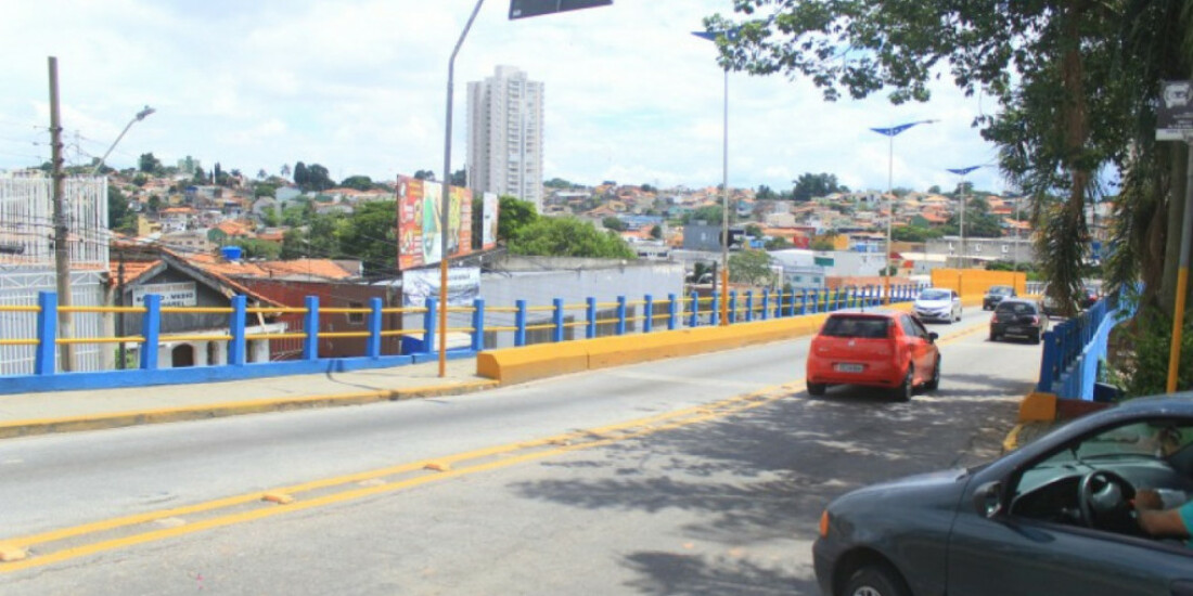 Instalação de chapas de ferro geram reclamação