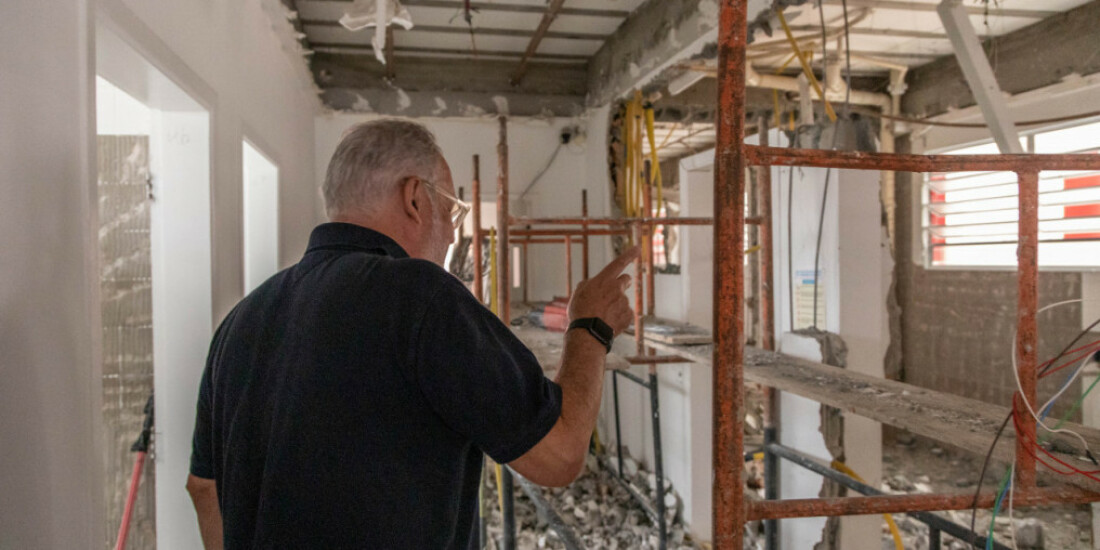 Prefeito de Guararema vistoria obras em andamento