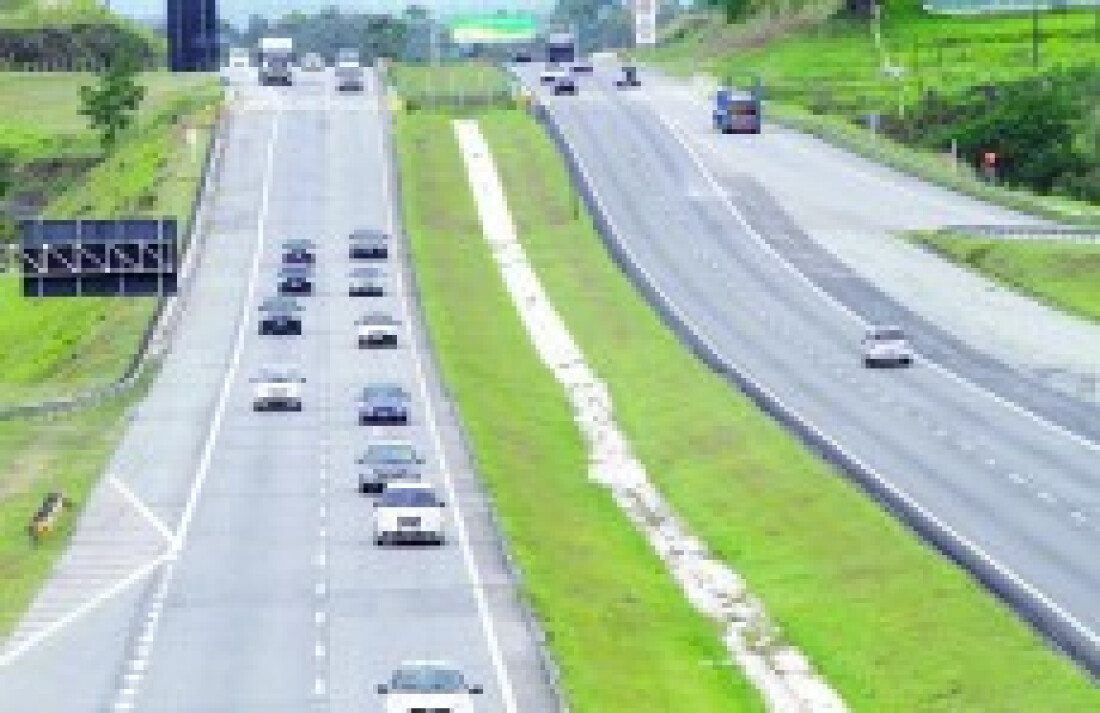 Ecopistas faz manutenção na rodovia Ayrton Senna