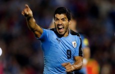 Suárez lidera Uruguai na estreia contra o Equador
