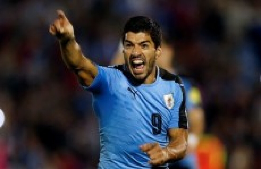 Suárez lidera Uruguai na estreia contra o Equador