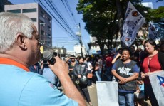 Greve em Suzano reúne 300 pessoas
