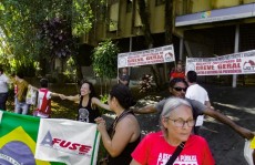 Greve mobiliza sindicatos e estudantes no centro de Mogi